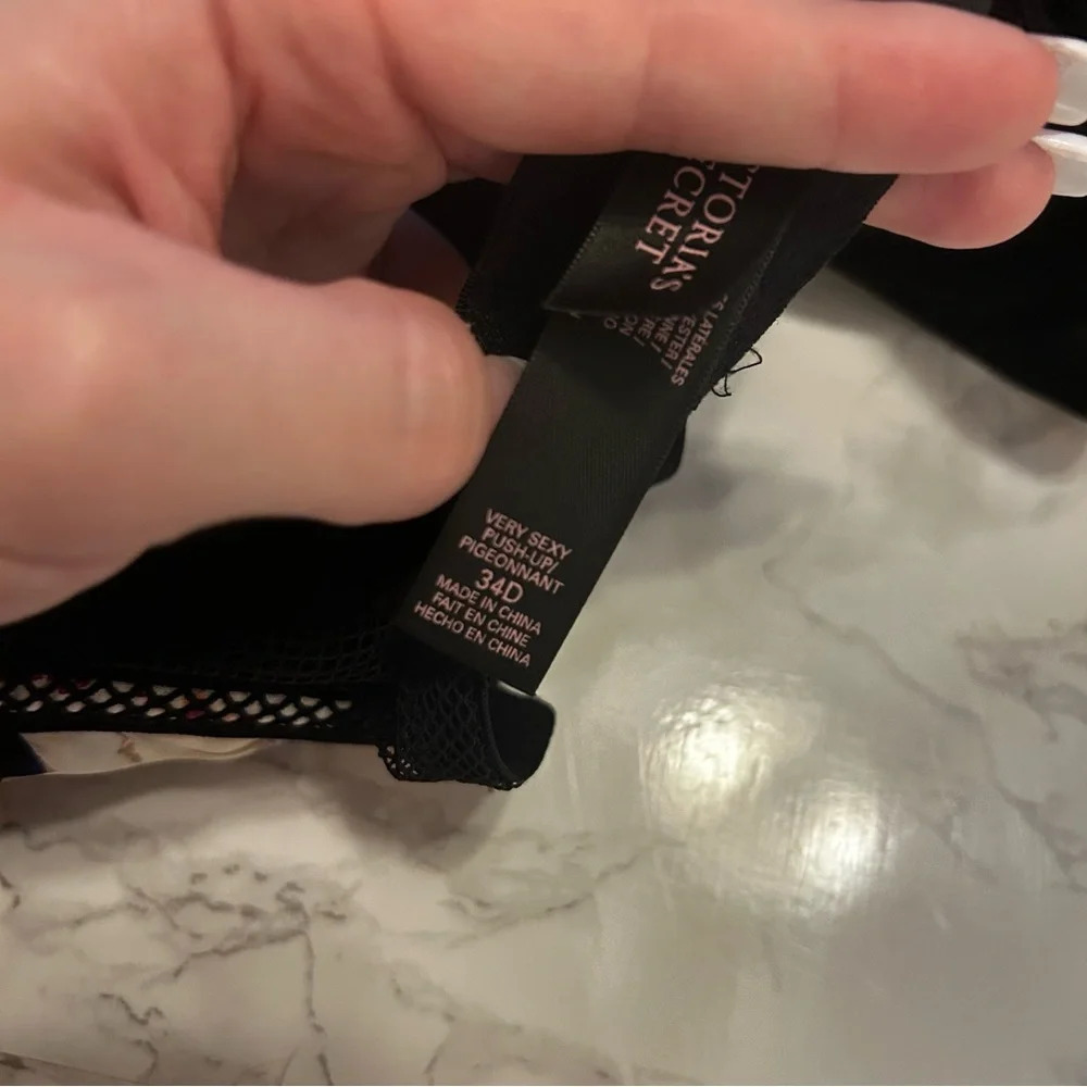 Victoria’s Secret Very Sexy Push Up - Picture 5 of 5